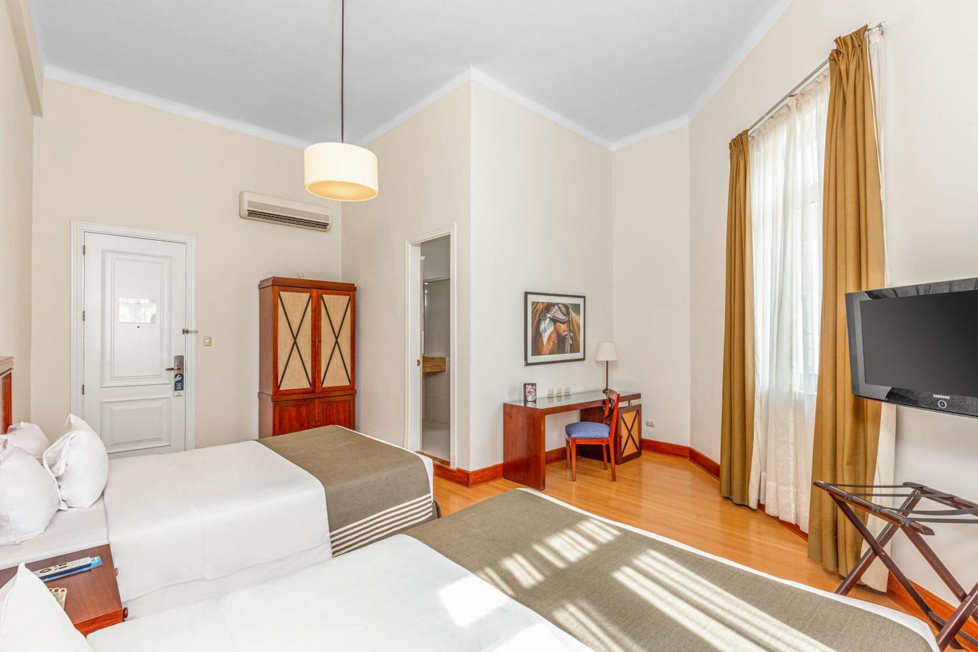 Lp Los Portales Hotel Piura Luaran gambar